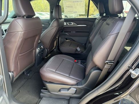 New 2026 Ford Explorer Platinum image 9