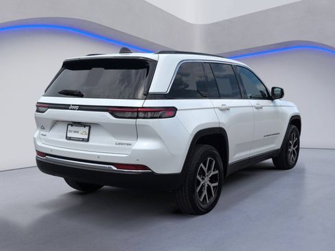 Used 2024 Jeep Grand Cherokee Limited AWD/4WD image 3