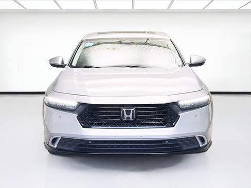 Used 2023 Honda Accord Touring image 2