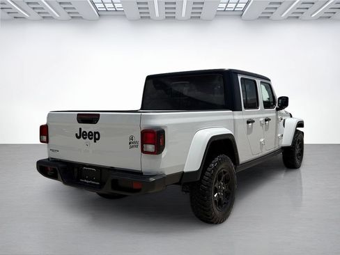 Used 2023 Jeep Gladiator Sport AWD/4WD image 3