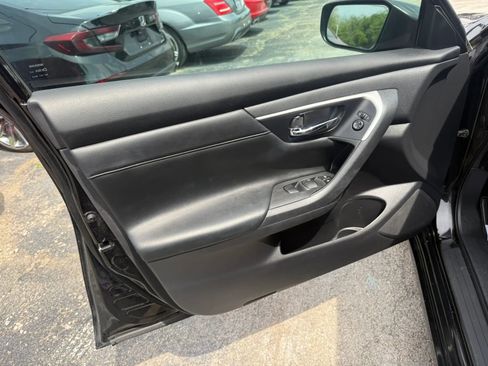 Used 2017 Nissan Altima 2.5 SR w/ Midnight Edition Package FWD image 10