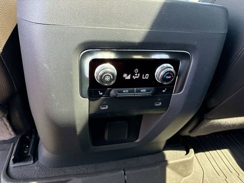 Used 2022 GMC Yukon XL Denali image 22