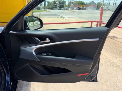 Used 2019 Genesis G70 2.0T Advanced RWD image 14