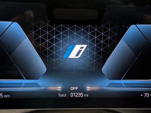 Used 2026 BMW 550e xDrive image 11