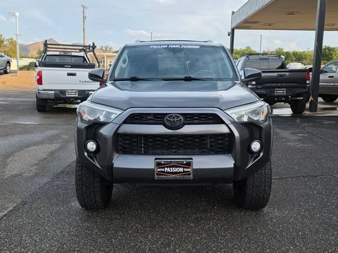 Used 2018 Toyota 4Runner SR5 AWD/4WD image 8