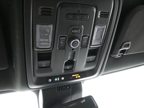 Used 2024 GMC Yukon XL Denali image 23