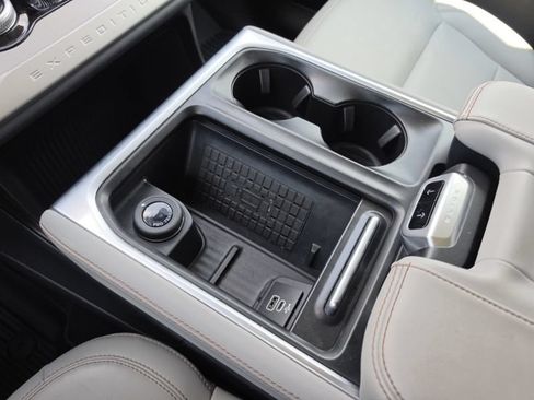 Used 2025 Ford Expedition Active RWD image 29