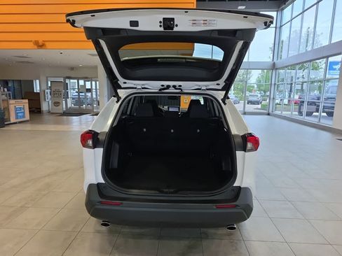 Used 2022 Toyota RAV4 XLE w/ Convenience Package AWD/4WD image 9