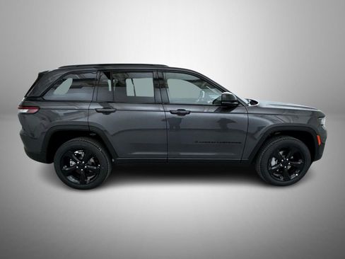 New 2025 Jeep Grand Cherokee Limited w/ Black Appearance Package AWD/4WD image 4