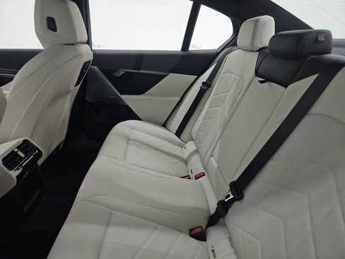 Used 2025 BMW 540i xDrive image 9