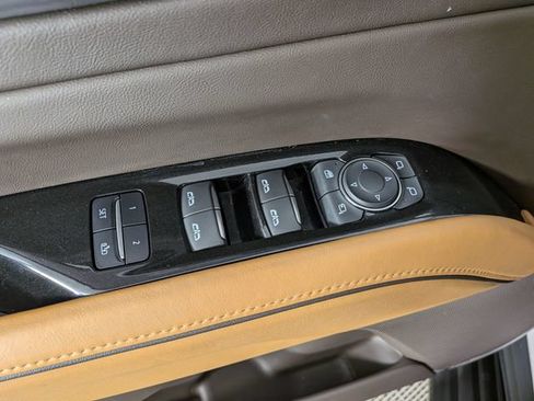 Used 2021 Cadillac Escalade Premium Luxury AWD/4WD image 15