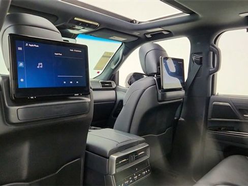 Used 2023 Lexus LX 600 4WD w/ Luxury Package image 32
