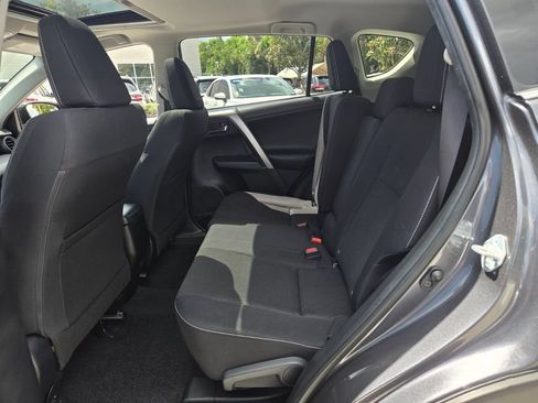 Used 2018 Toyota RAV4 XLE FWD image 11