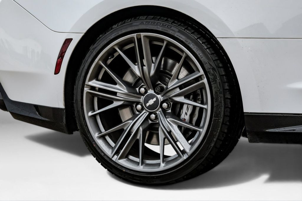 Used 2018 Chevrolet Camaro ZL1 RWD image 37