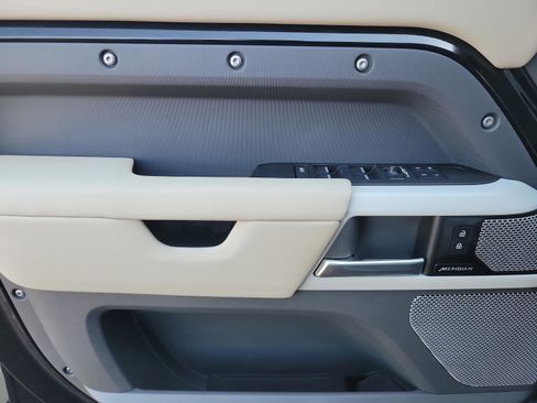 Used 2024 Land Rover Defender 130 S image 24