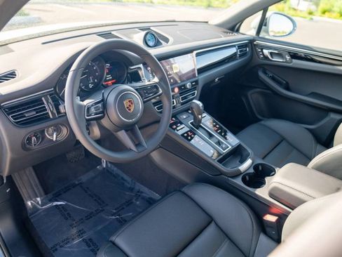 New 2026 Porsche Macan AWD/4WD image 4