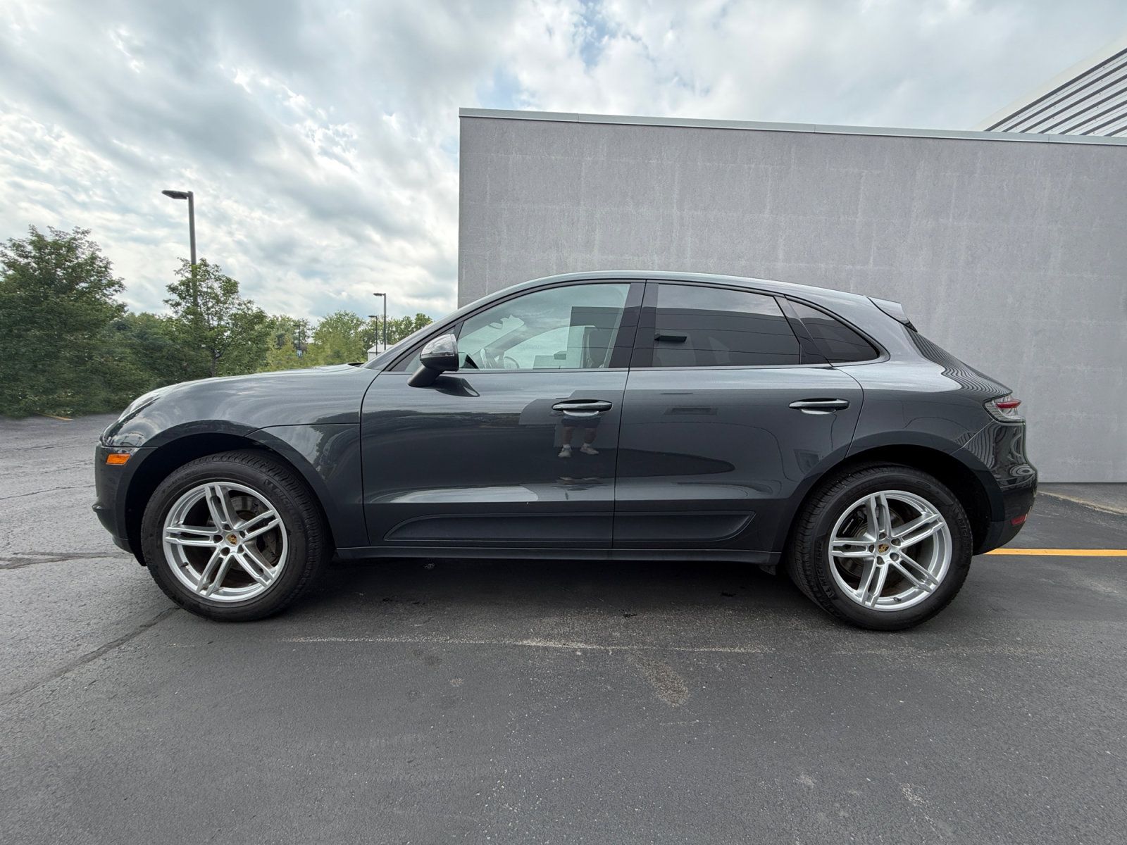Used 2020 Porsche Macan AWD/4WD image 2