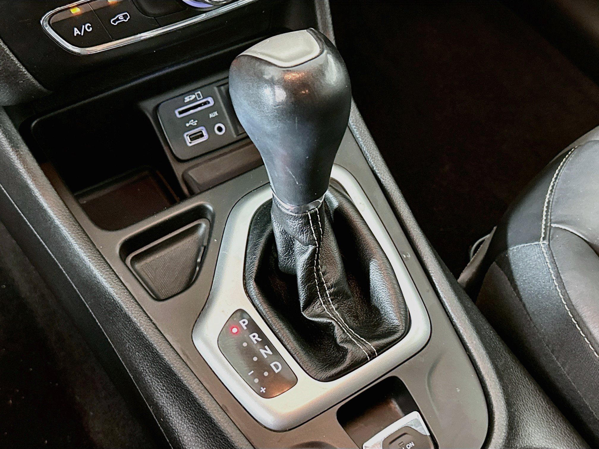 Used 2018 Jeep Cherokee Latitude Plus w/ Trailer Tow Group FWD image 23
