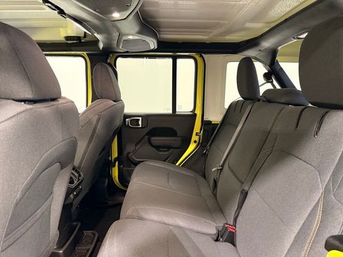 Used 2024 Jeep Wrangler Unlimited image 21