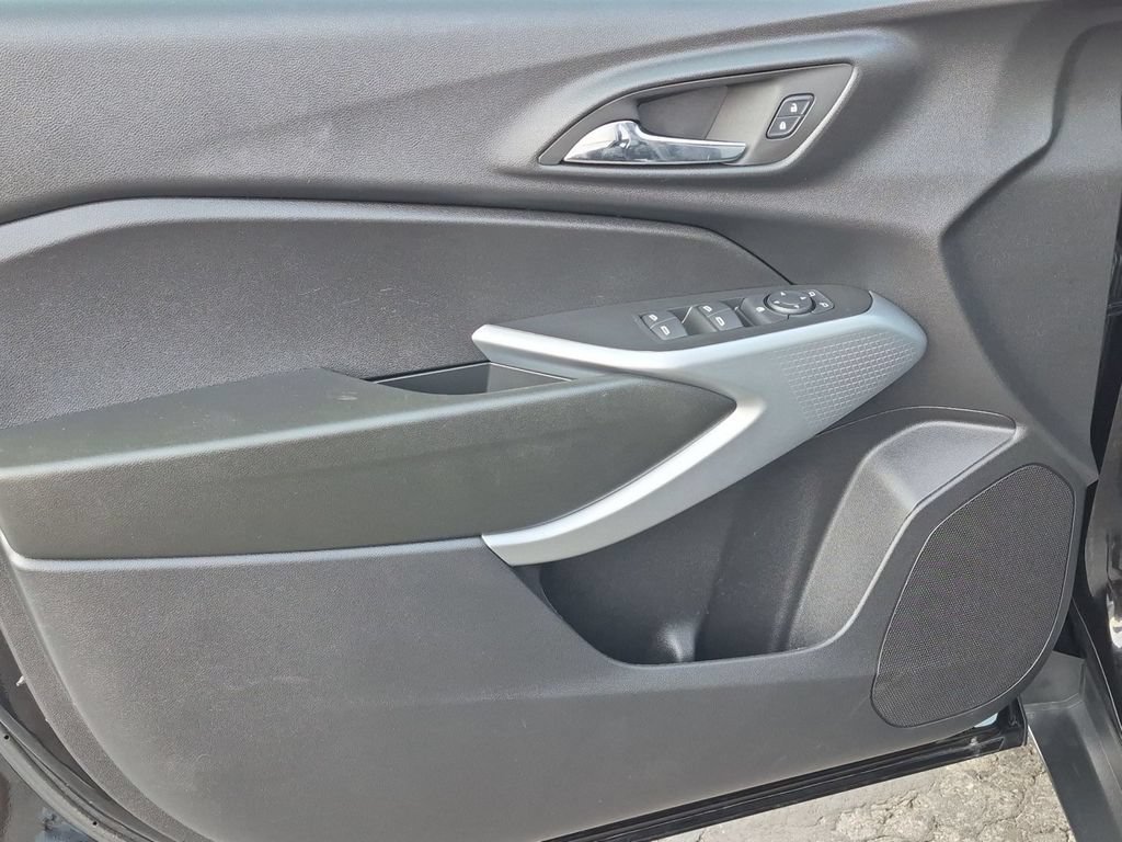Used 2026 Chevrolet Trax LS FWD image 12