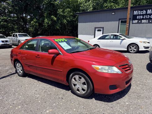 Used 2010 Toyota Camry LE FWD image 1