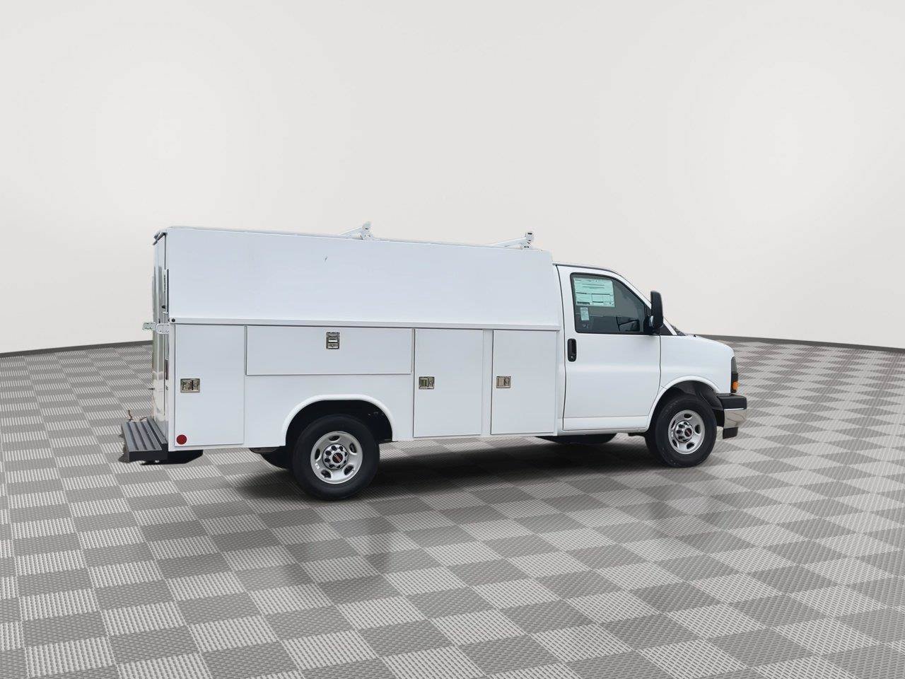 New 2026 GMC Savana 3500 w/ Power Convenience Package RWD image 31