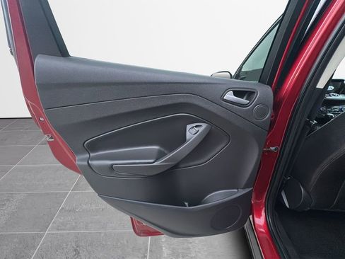 Used 2017 Ford Escape Titanium image 30