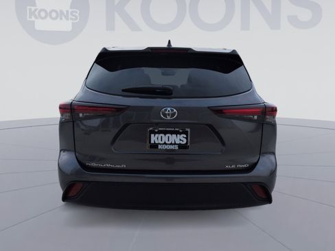 Used 2024 Toyota Highlander LE image 5