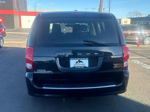 Used 2018 Dodge Grand Caravan SE w/ UConnect Hands-Free Group image 5
