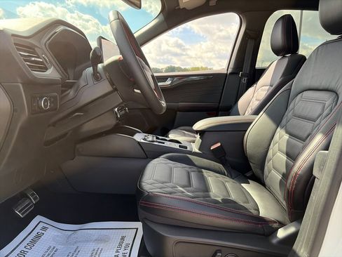 Used 2023 Ford Escape ST-Line Elite w/ Premium Technology Package AWD/4WD image 17