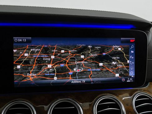 Used 2018 Mercedes-Benz E 400 4MATIC Wagon w/ Premium 2 Package image 21