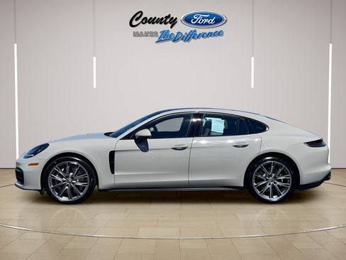 Used 2021 Porsche Panamera RWD image 3