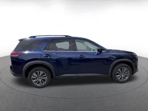 Used 2025 Nissan Pathfinder SV AWD/4WD image 16