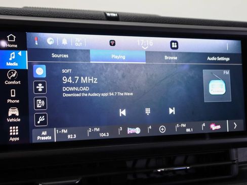 Used 2025 Jeep Gladiator Sport AWD/4WD image 27