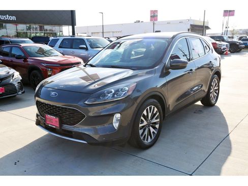 Used 2020 Ford Escape Titanium image 3