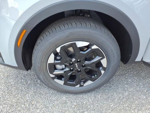 New 2025 Kia Sorento S image 14