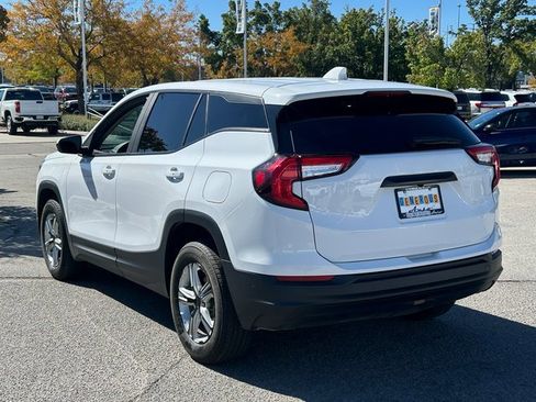 Used 2023 GMC Terrain SLE image 5