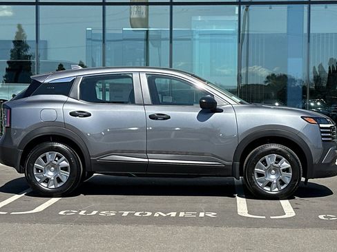 Certified 2025 Nissan Kicks S image 3