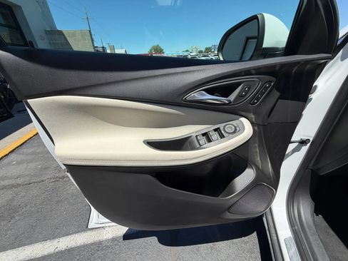 Used 2020 Buick Encore GX Essence FWD image 11