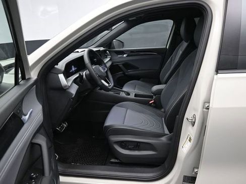 New 2026 Volkswagen Tiguan SE R-Line AWD/4WD image 9