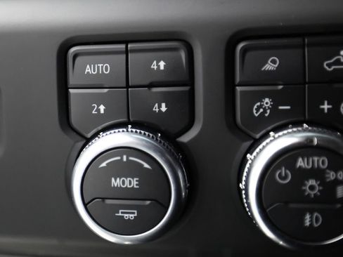 Used 2024 GMC Sierra 2500 AT4 w/ AT4 Premium Plus Package AWD/4WD image 29