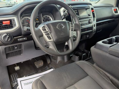 Used 2018 Nissan Titan SV AWD/4WD image 27