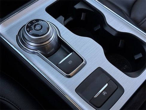 Used 2022 Ford Edge SEL image 19