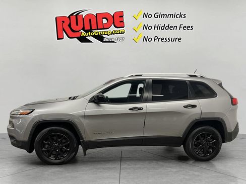 Used 2014 Jeep Cherokee Latitude w/ Cold Weather Group AWD/4WD image 2