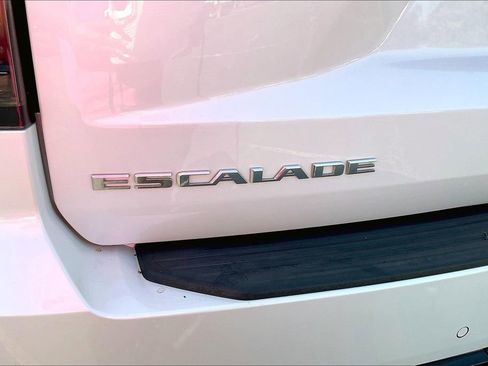 Used 2023 Cadillac Escalade Luxury AWD/4WD image 25