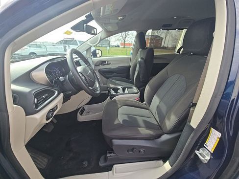 Used 2020 Chrysler Pacifica Touring w/ Advanced Safetytec Group image 12