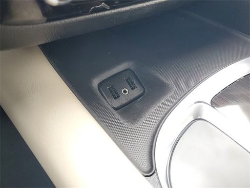 Used 2018 Buick Enclave Essence image 32