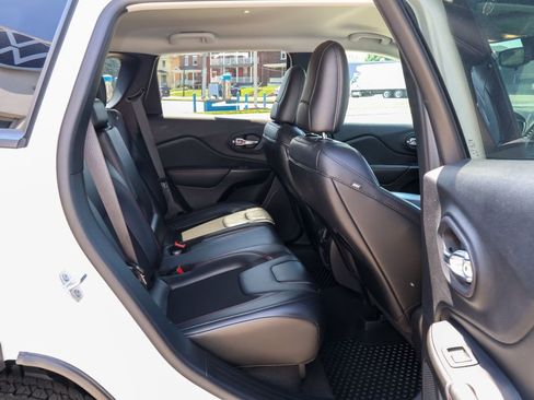 Used 2020 Jeep Cherokee Trailhawk w/ Cold Weather Group AWD/4WD image 29