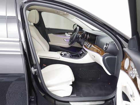 Used 2017 Mercedes-Benz E 300 4MATIC image 21