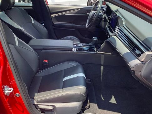 Used 2025 Toyota Camry SE FWD image 18